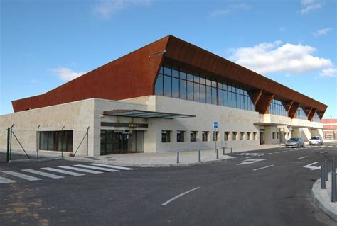 Matacán, el tercer aeropuerto con menos pasajeros de toda España ...