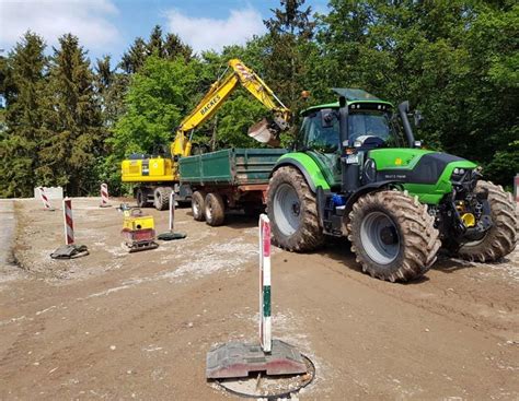Landwirt Bützler: Erde fahren, Milchtaxi, Sandsäcke | agrarheute.com