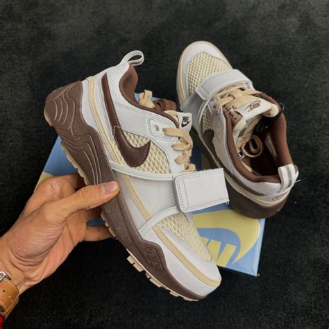 Travis Scott x Nike Zoom Field Jaxx "Light Chocolate" HQ3073-100 - Modern Notoriety