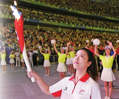 中国33岁奥运冠军女神升官！杨倩师姐蜕变总教练，就职后动情发声_腾讯新闻