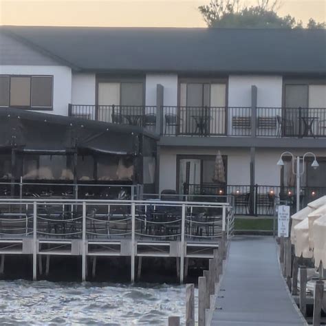 LAKESIDE INN (Clear Lake, Iowa) - Motel Reviews, Photos, Rate ...