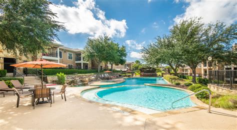 Luxury Apartments in McKinney, TX | El Lago Apartments