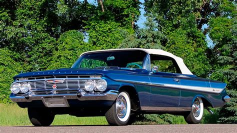 1961 Chevrolet Impala Convertible VIN: 11867G136639 - CLASSIC.COM