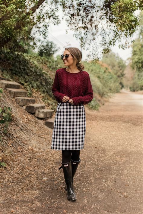 Winter 2018 Must Have: 15 Plaid Skirt Outfits - Styleoholic