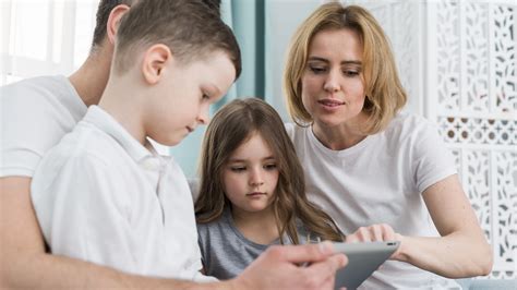 Screen Time - How to Set Boundaries Without Conflict? Tips for Parents | Kroha