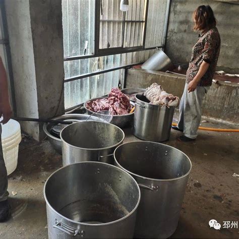 铁富两家熟食小作坊被查封，现场环境令人干呕_食品