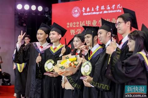 吉林大学2023届毕业典礼上，一首《那些年》感动全场！（Jilin University） - YouTube