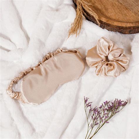 Stain eye mask with scrunchies – BoxUp Luxury Gifting