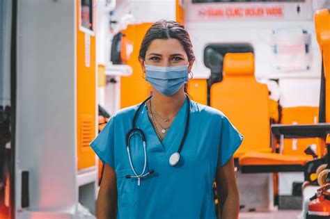 Registered Nurse Vs. Paramedic: What's The Difference? | NurseJournal.org