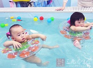 婴儿游泳的推广 的图像结果