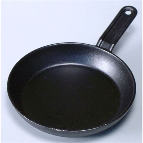 イシガキ産業 鉄鋳物フライパン 720A 15cm IH対応 1個 720A｜カウネット
