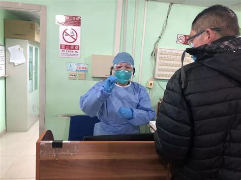 实地探访北京疫情防控第一线，基层医院增加医护人员驰援发热门诊_患者