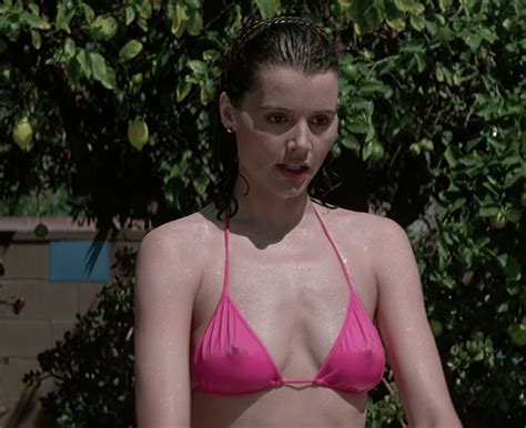 Geena Davis (1988) : r/oldschoolhot
