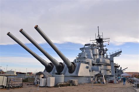 Battleship USS Iowa Museum in Los Angeles - A War Museum in the Heart ...