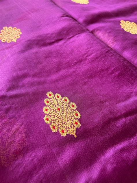 GULDASTA: HANDLOOM PURE SILK CHANDERI SAREE WITH EK NALIYA BOOTA ...