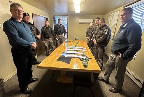 Huron County deputy delivers cash gifts to county residents