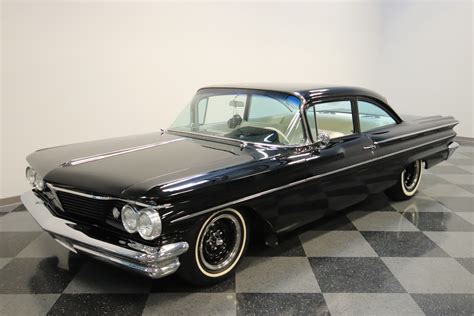 1960 Pontiac Catalina | Streetside Classics - The Nation's Trusted Classic Car Consignment Dealer