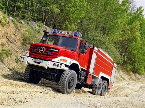 Mercedes-Benz Zetros 2733 z podwoziem 6x6 oraz załogową kabiną ...