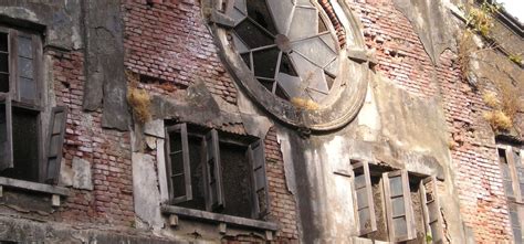 Here's How Mumbai Has Abandoned Its Landmark Mills That Were Once Full ...