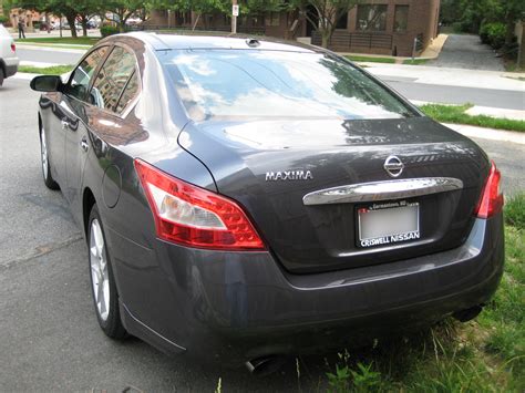 How-To: Remove unwanted stick-on badges (featuring the 2010 Nissan Maxima