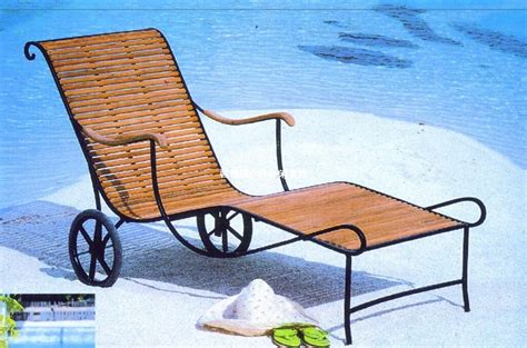 游泳池实木躺椅带扶手沙滩椅_CO土木在线