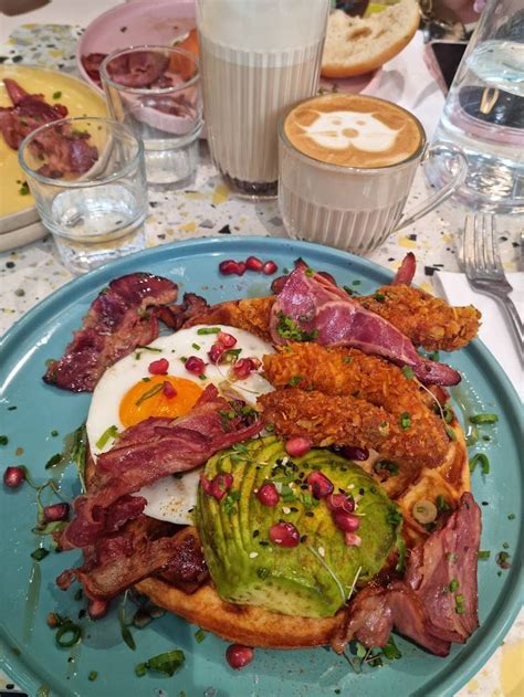 🥞 Santa Lyna | 3ème Paris | Halal | Sans Alcool 🥞