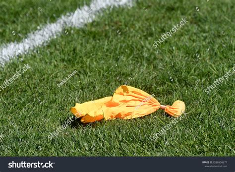 8.138 imagens de Penalty flags Imagens, fotos stock e vetores ...