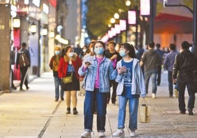 武汉江汉路步行街正式开街 潮流业态吸引年轻人打卡-国际在线
