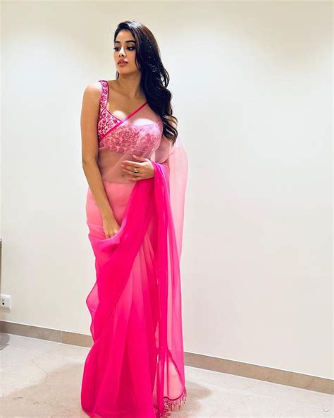 Janhvi Kapoor’s simple pink Manish Malhotra sari came with an eye ...