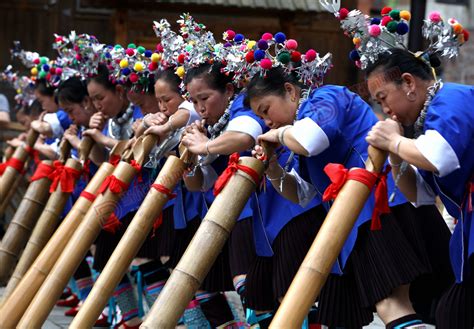 お正月少数民族、踊り歌う伝統芸能―広西柳州市