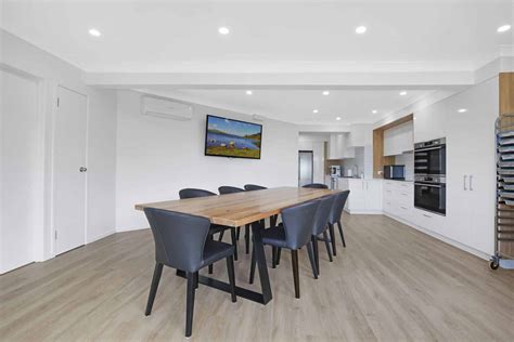 Natural Oak Vinyl Plank - Homely Flooring