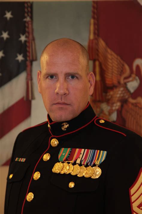 Chattanooga shooting investigation: Marine shielded his daughter from ...