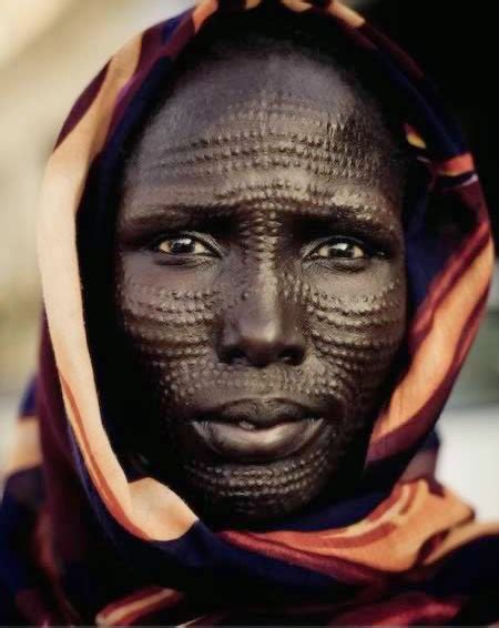 Extreme Face Modifications 的图像结果