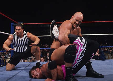 Bret Hart vs. Steve Austin in a submission match at Wrestlemania 13. : WWE