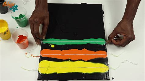 Pouring Paint Using String 的图像结果