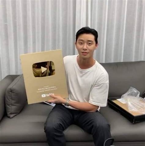 朴叙俊获YouTube频道破百万订阅！破纪录成韩国首位获百万金奖！ | TTN 谈谈网