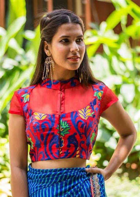 प्रिंटेड और प्लेन फ़ैब्रिक ब्लाउज़ के लिए फ्रंट नेक के खूबसूरत डिज़ाइन ...