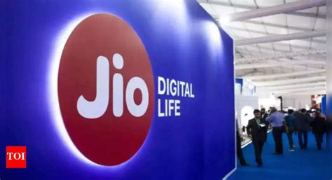 Reliance Jio Rs 3599 vs Rs 3999 annual plan: What you get after paying ...