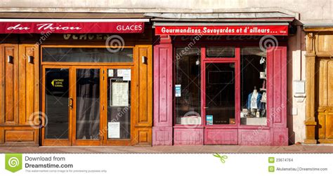 入口法国零售店 编辑类库存图片. 图片 包括有 欧洲, 设计, 外部, 零售, 界面, 颜色, 现代, 布琼布拉 - 23674764