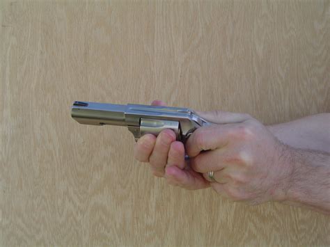 Left Hand Revolver 的图像结果