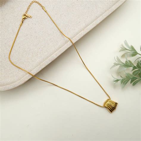 GOLD TONE ANTI TARNISH SHORT CHAIN - Shell