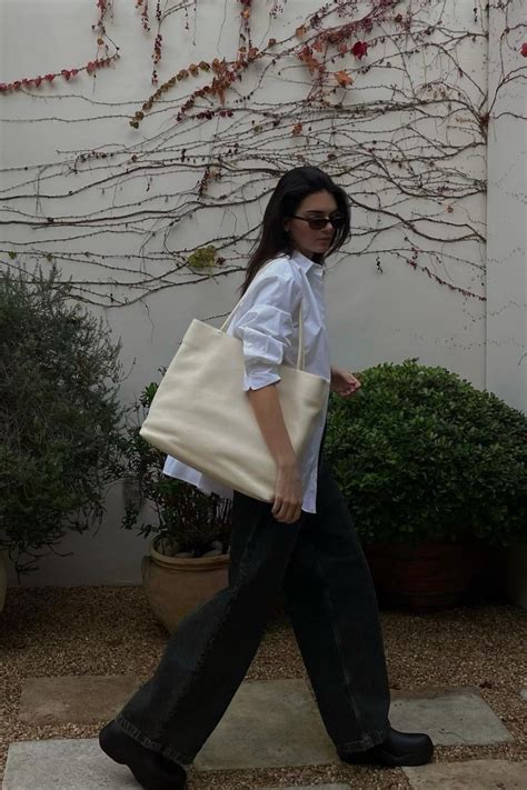 Kendall Jenner is all about the model off-duty look in straight leg ...