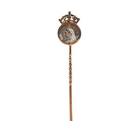 Lot - EARLY 19TH CENTURY 15K ROSE GOLD HAND PAINTED QUEEN VICTORIA STICK PIN