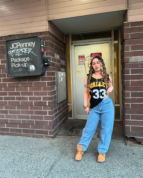 Ciara Washburn | Don’t have to fit in when you custom made #explore #ootd #fitspo | Instagram