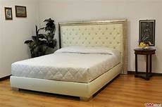 letto in pelle letto con cornice in legno elisabetta vama divani letto in pelle letto con cornice in legno elisabetta vama divani