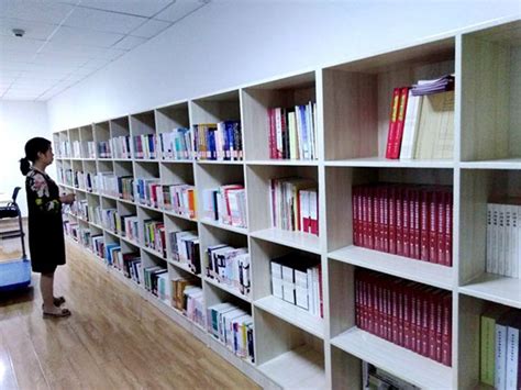 黄冈市图书馆在武汉农商行设立馆外流动服务点--湖北省广播电视局