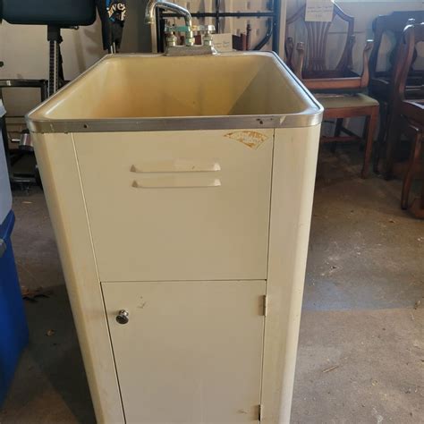 Free Standing Utility Sink (B-DW) | EstateSales.org