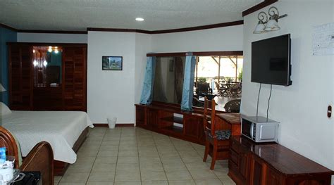 FISH HOOK MARINA & LODGE (Golfito) - Guesthouse Reviews, Photos, Rate ...