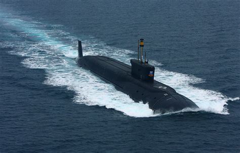 俄最强核潜艇部署远东，一次齐射可抹掉百座城！向美发出强硬警告_俄罗斯海军