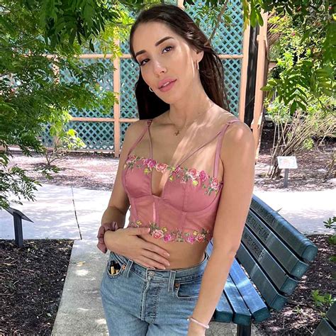 Who Is Naomi Ross? Meet Twitch Streamer Adin Ross' Sister | Us Weekly